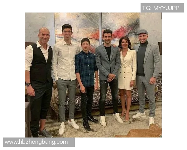 足球巨星四个孩子的幸福生活曝光，网友惊叹基因强大